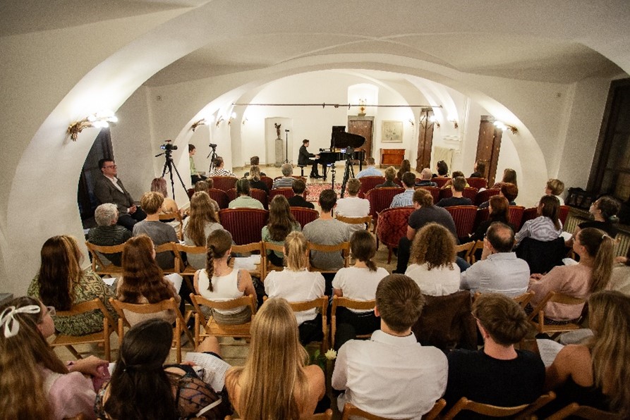 KONCERT UČENCEV KLAVIRJA NA MAGISTRATU