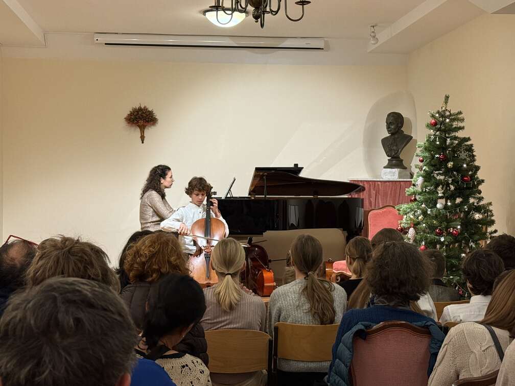 Miklavžev večer ob glasbi violončelov